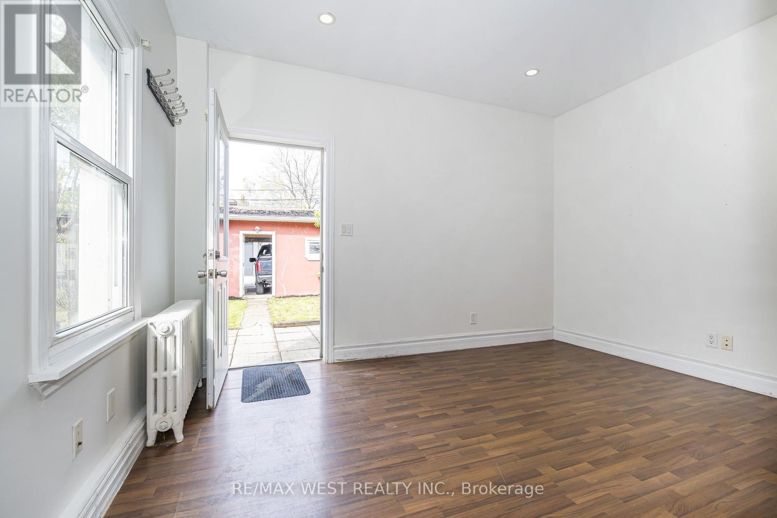 404 MANNING AVENUE - 10