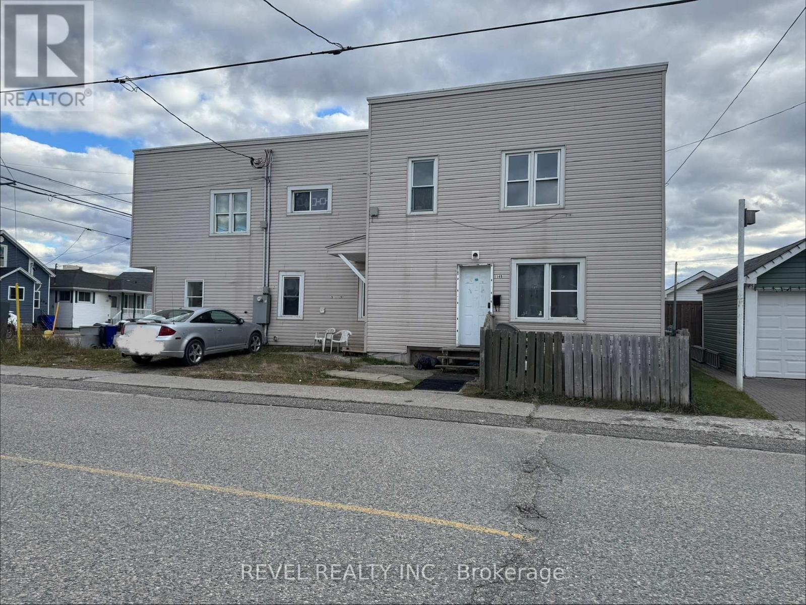 201-203 BALSAM STREET S - 1