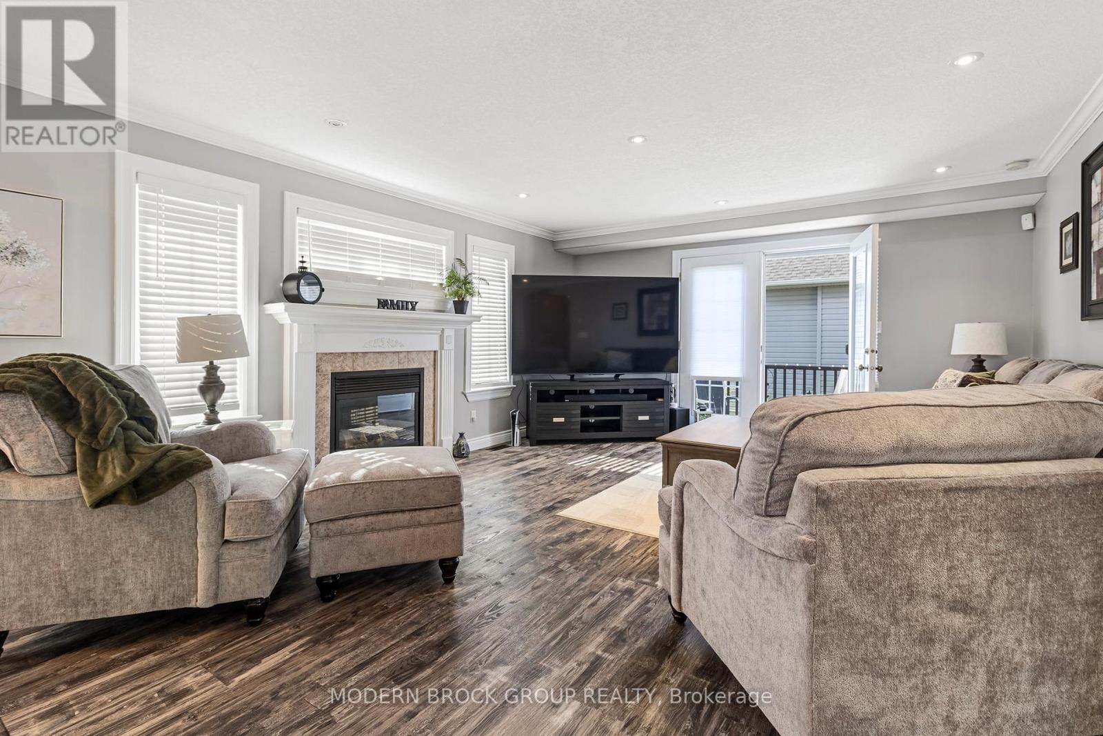 1000 CRESTWOOD DRIVE - 17