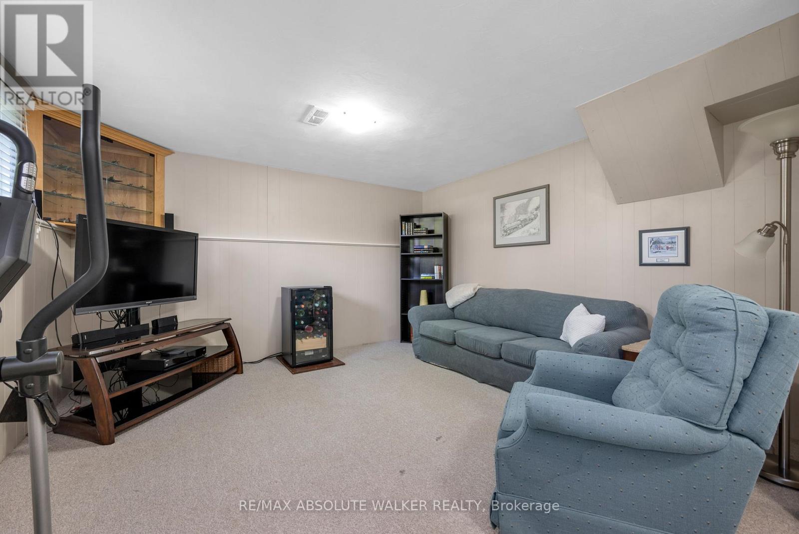5 WEST HERRINGTON COURT - 32