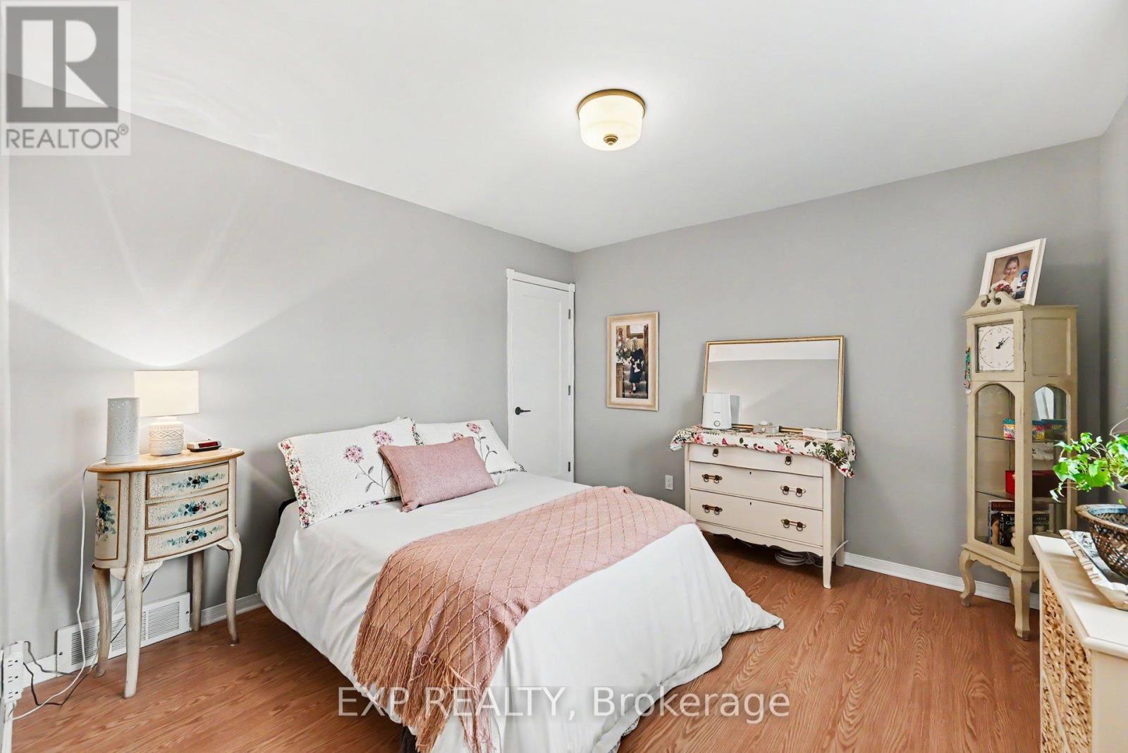 41 LOYALIST CRESCENT - 22