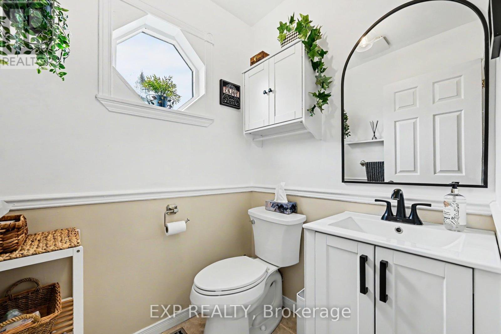 41 LOYALIST CRESCENT - 25