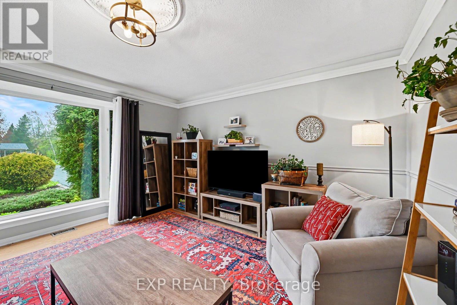 41 LOYALIST CRESCENT - 28