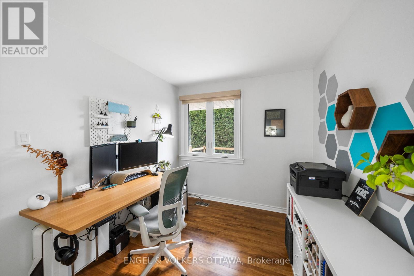 1056 HINDLEY STREET - 21