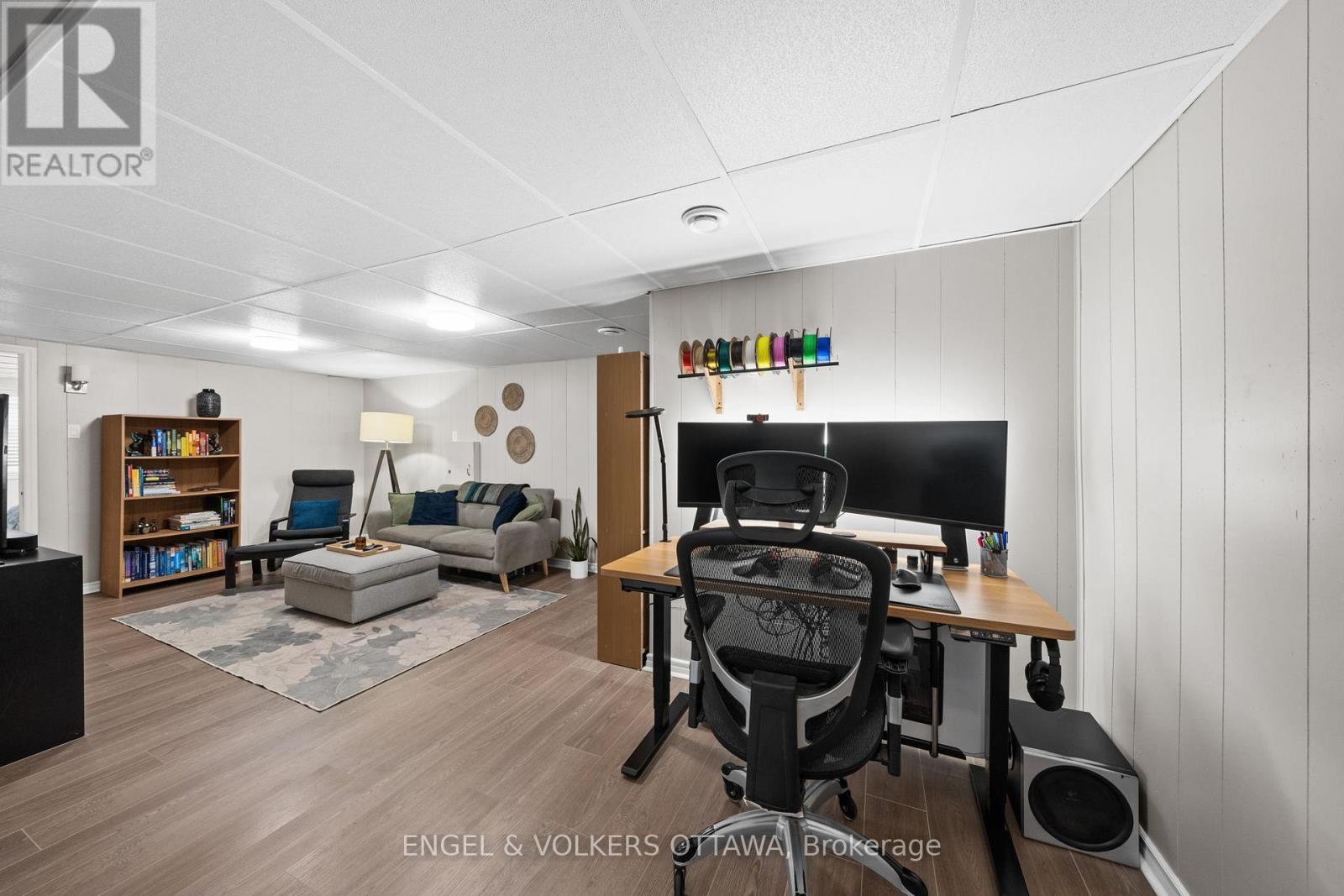 1056 HINDLEY STREET - 26