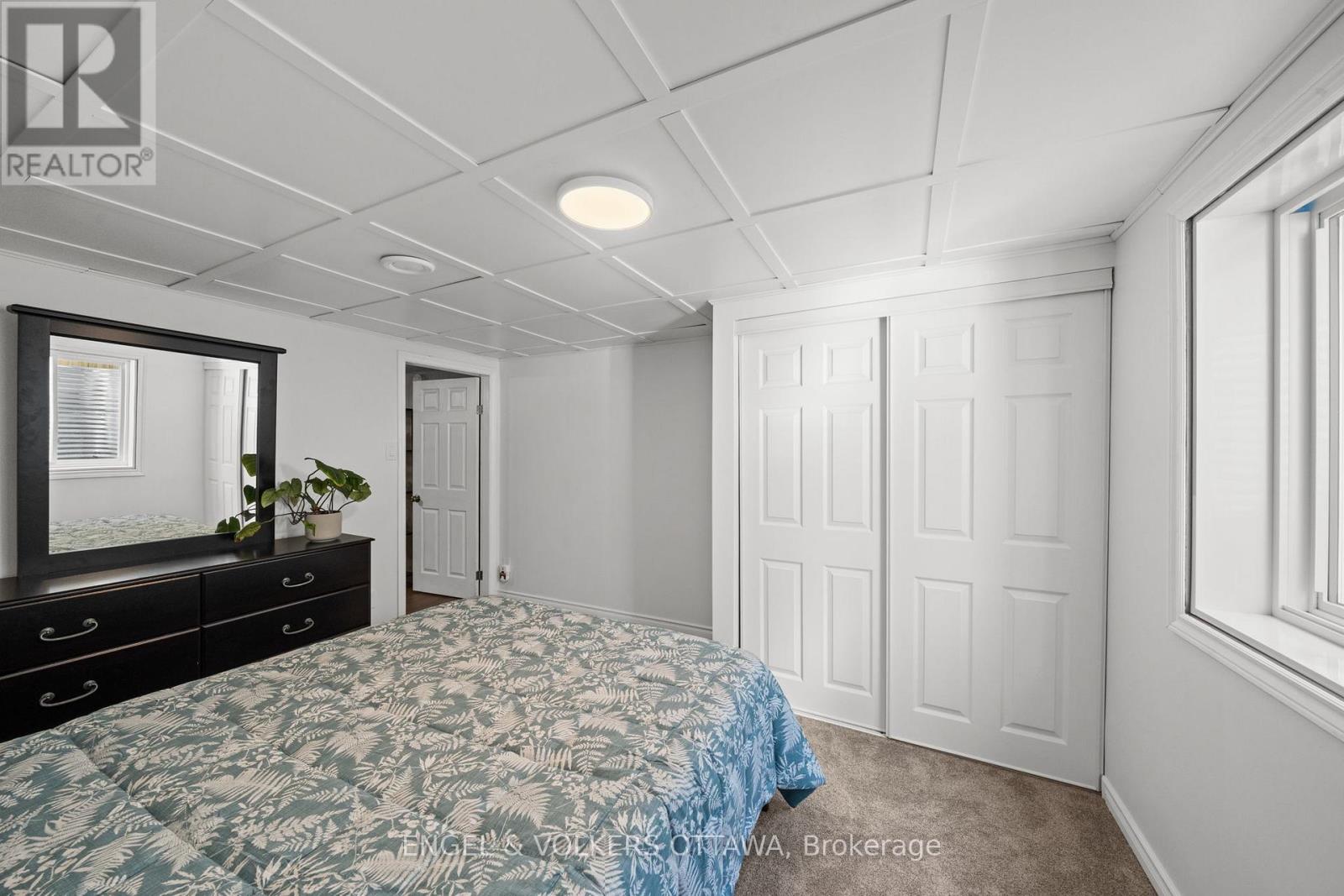 1056 HINDLEY STREET - 31