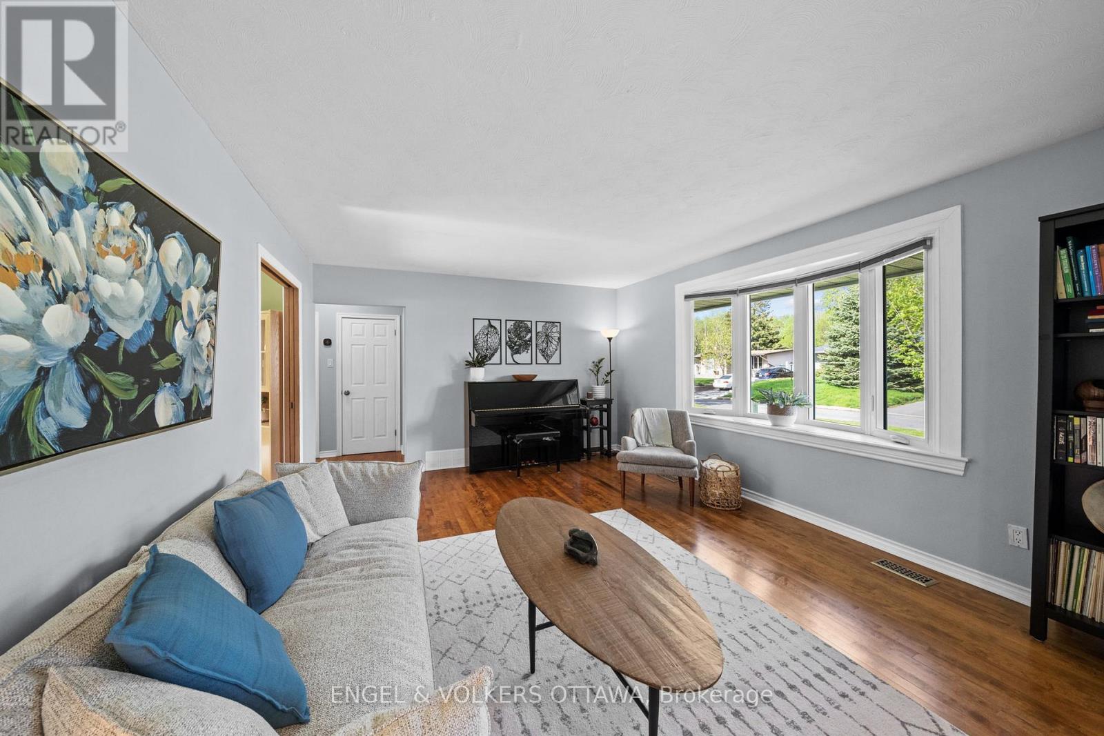 1056 HINDLEY STREET - 8