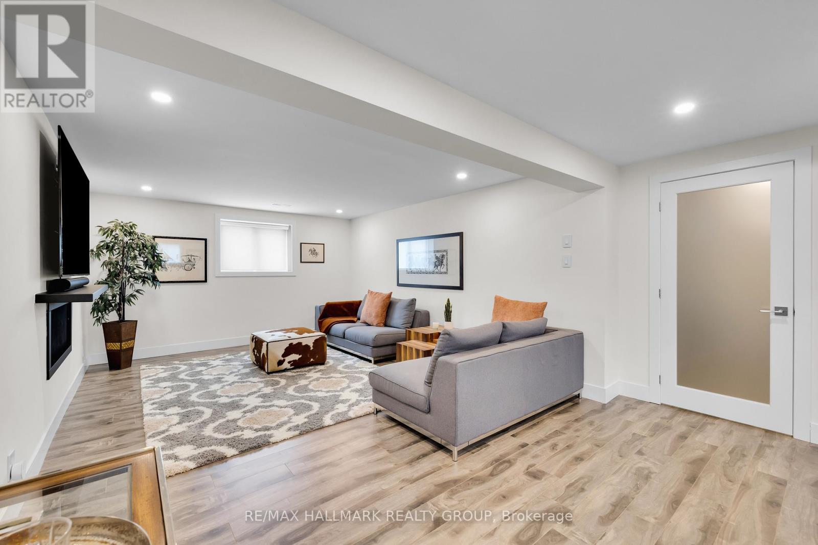 1976 LENESTER AVENUE - 44