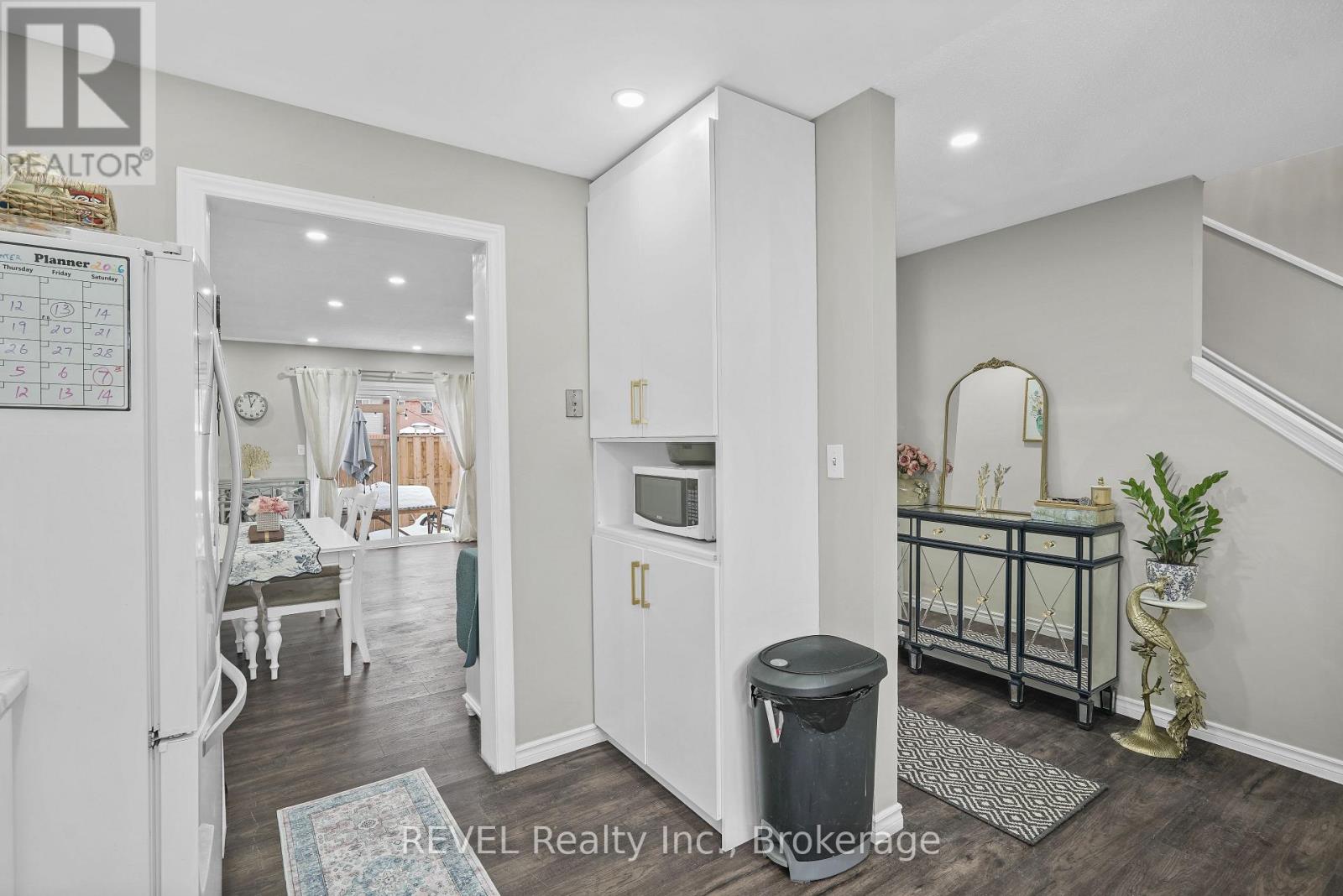 #80 65 DORCHESTER BOULEVARD - 10