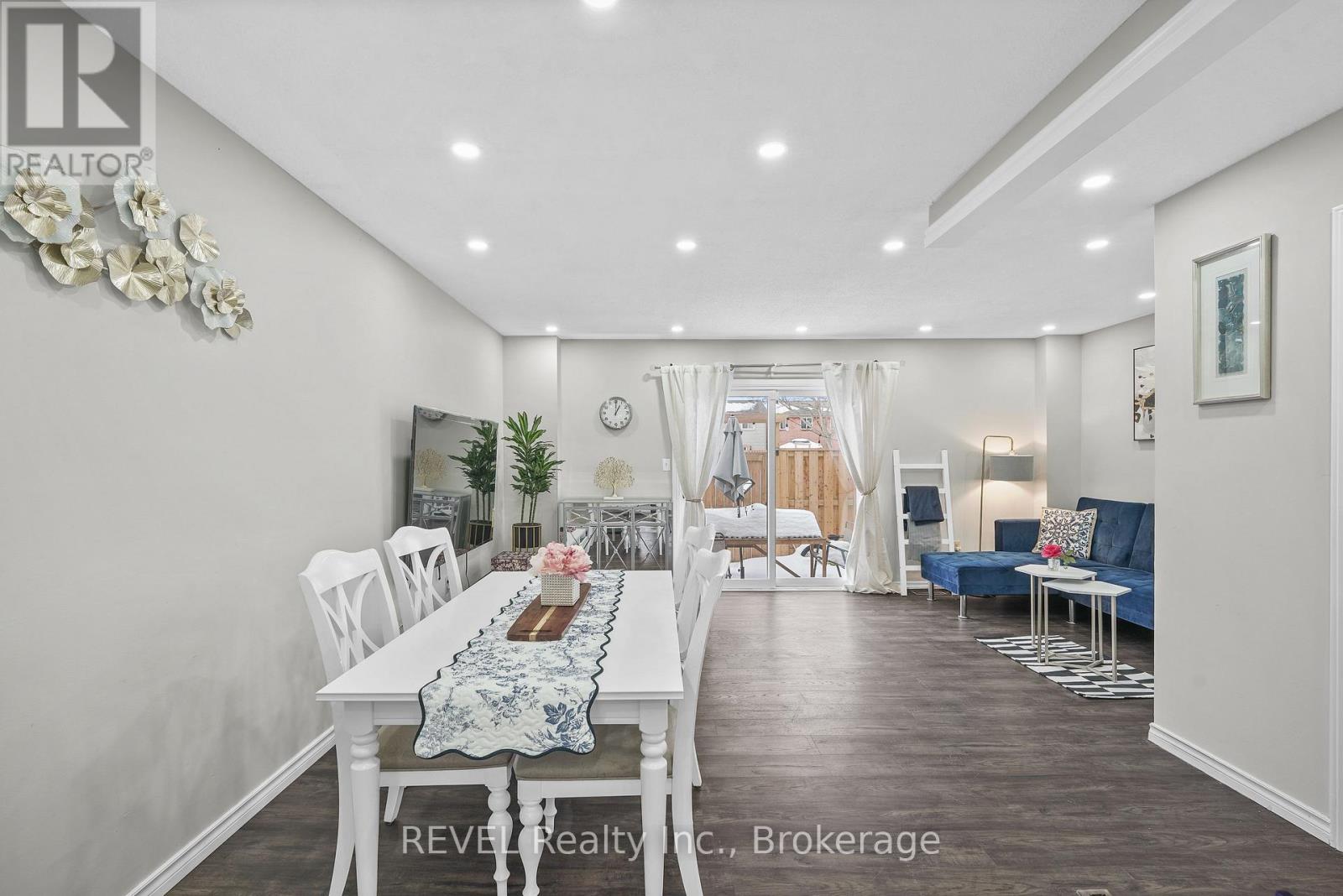 #80 65 DORCHESTER BOULEVARD - 11