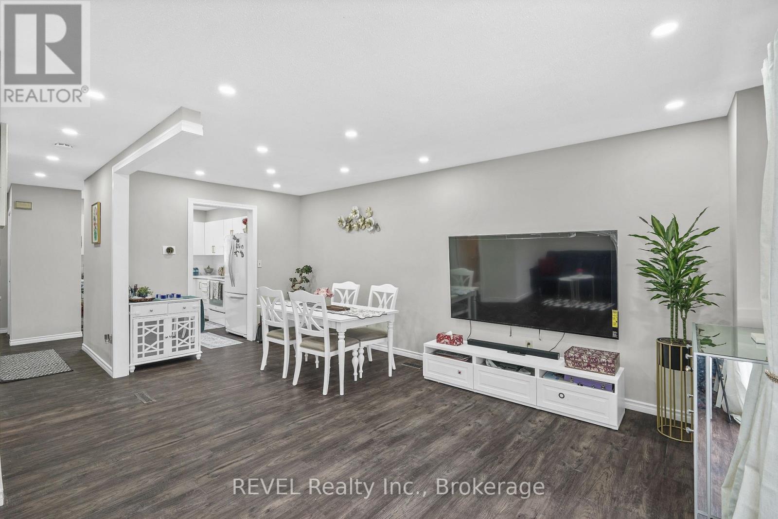 #80 65 DORCHESTER BOULEVARD - 14
