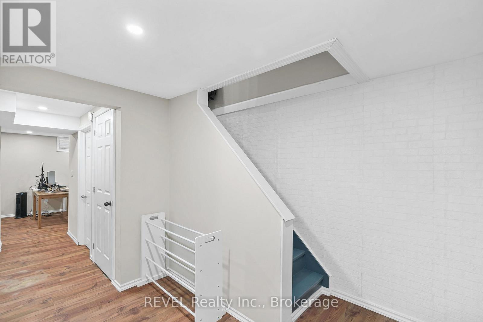 #80 65 DORCHESTER BOULEVARD - 22