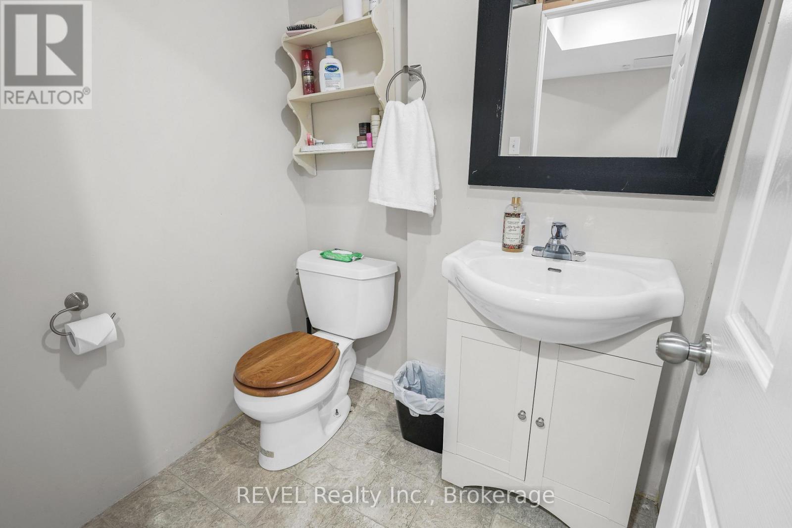 #80 65 DORCHESTER BOULEVARD - 26