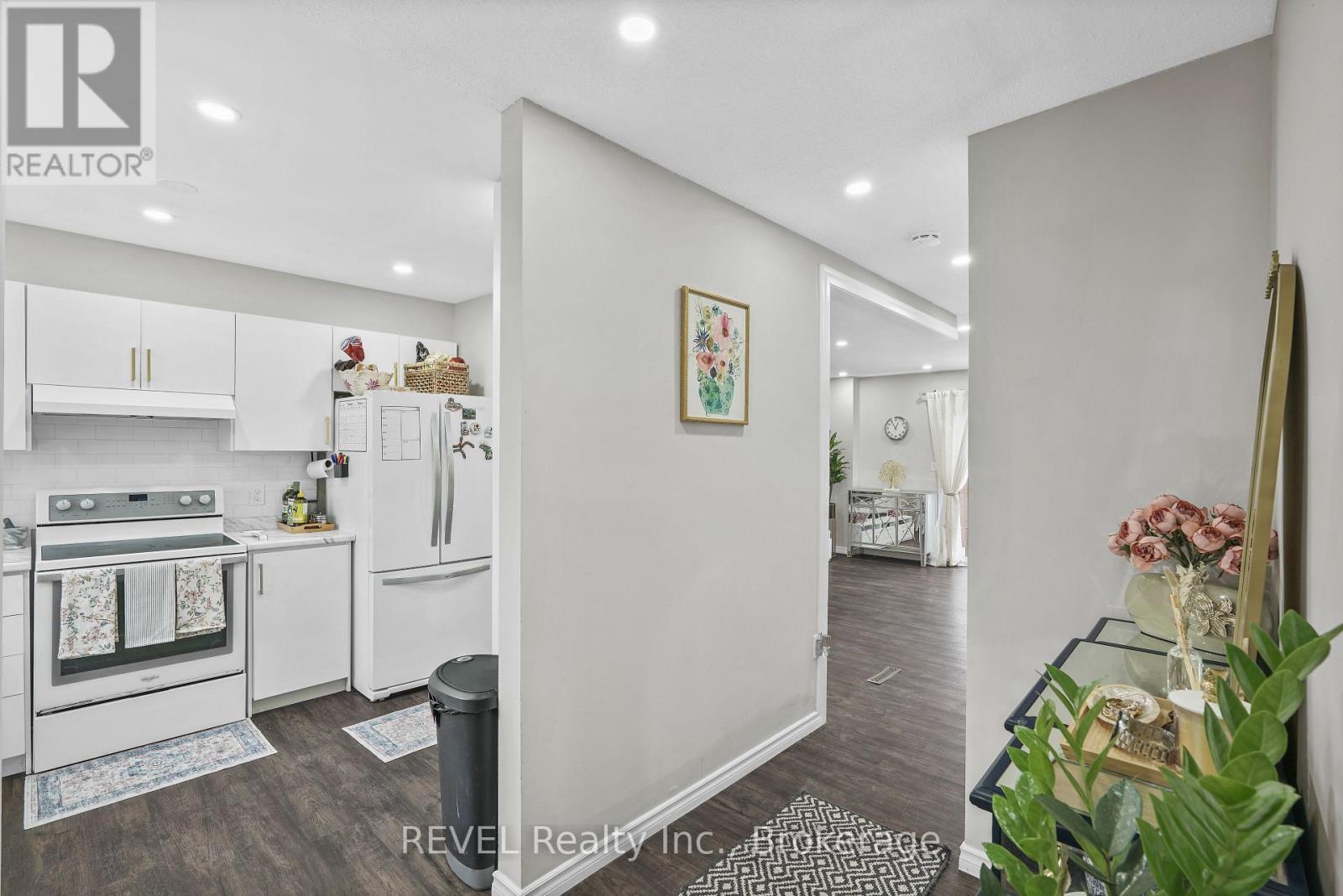 #80 65 DORCHESTER BOULEVARD - 7