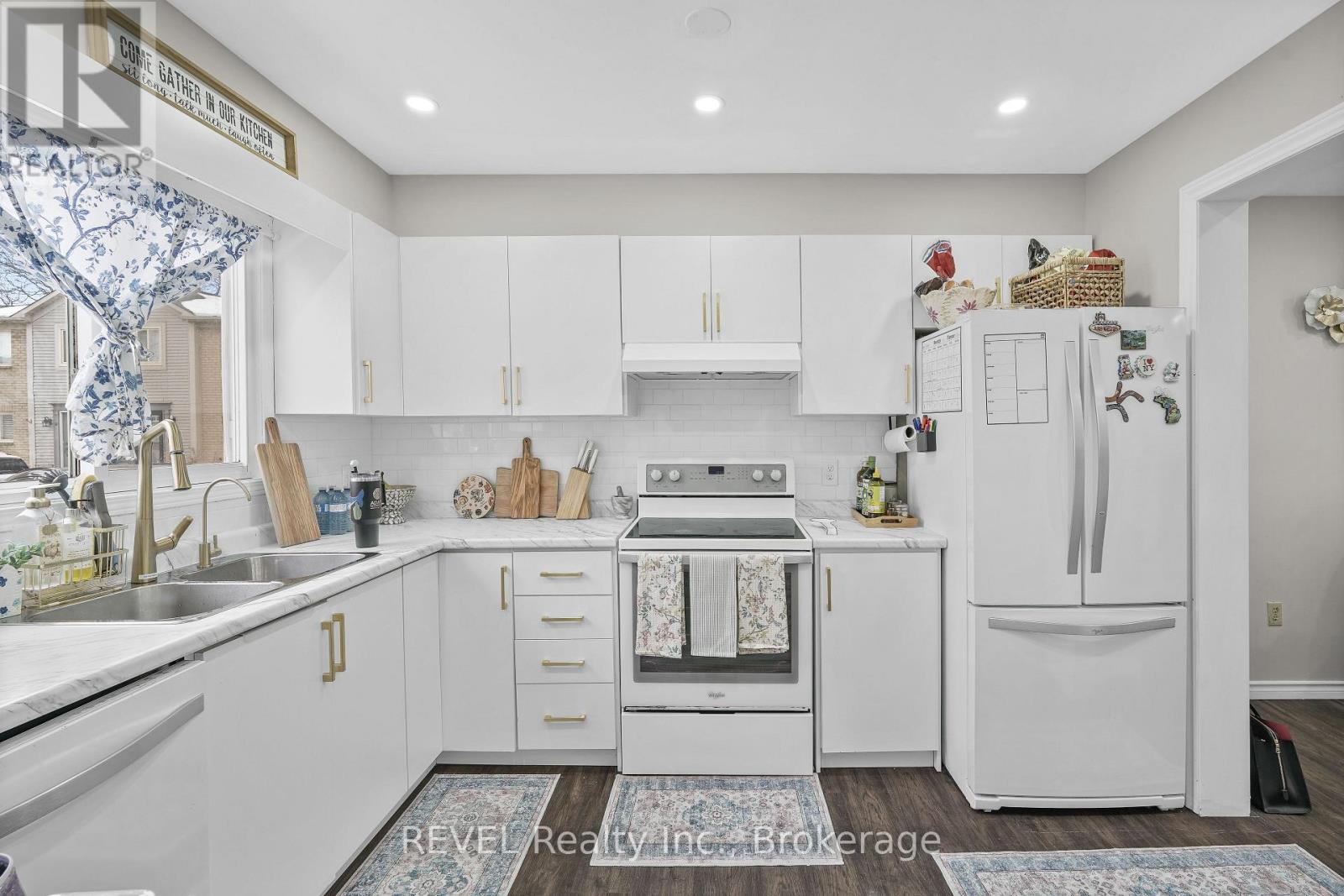 #80 65 DORCHESTER BOULEVARD - 9