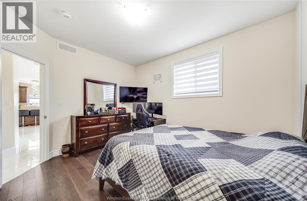 1649 BARKLEY AVENUE - 17