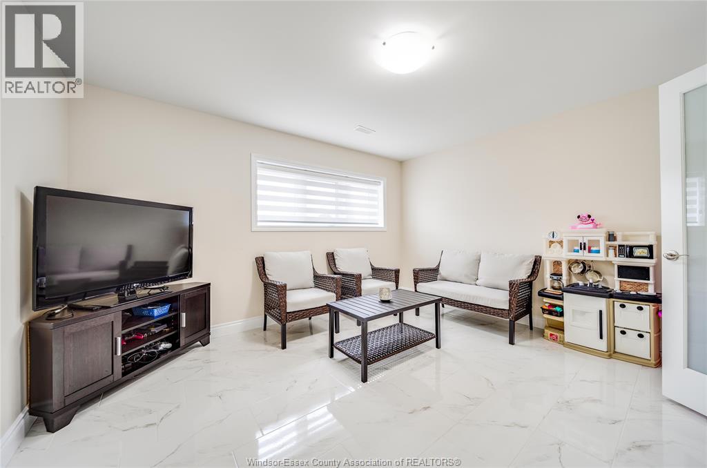 1649 BARKLEY AVENUE - 36
