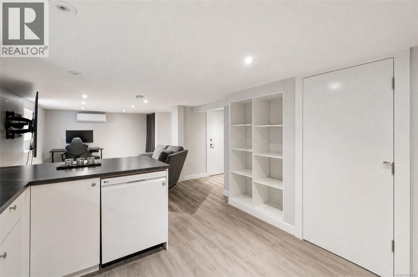 1360 McNair St - 38