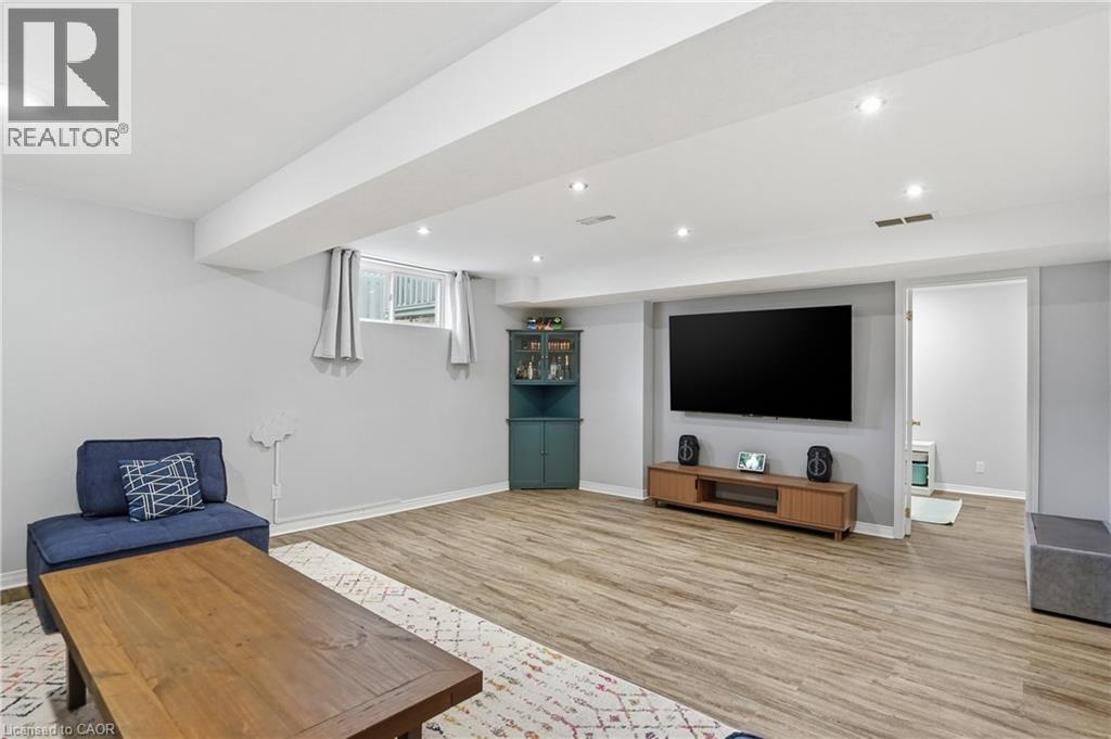 2 AMORE Boulevard, Hamilton, Ontario, L9B2V3 — Photo 5