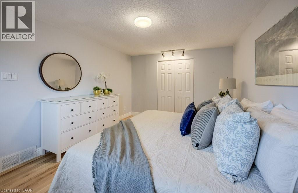 106 PARKLAND Crescent, Kitchener, Ontario, N2N1S4 — Photo 9