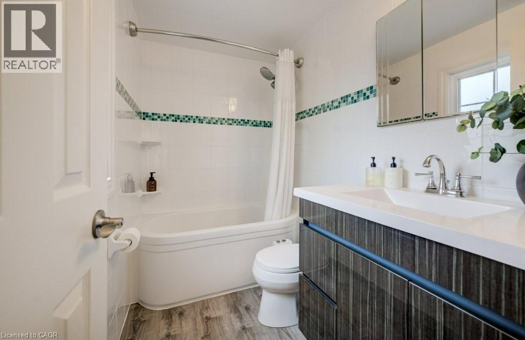106 PARKLAND Crescent, Kitchener, Ontario, N2N1S4 — Photo 27