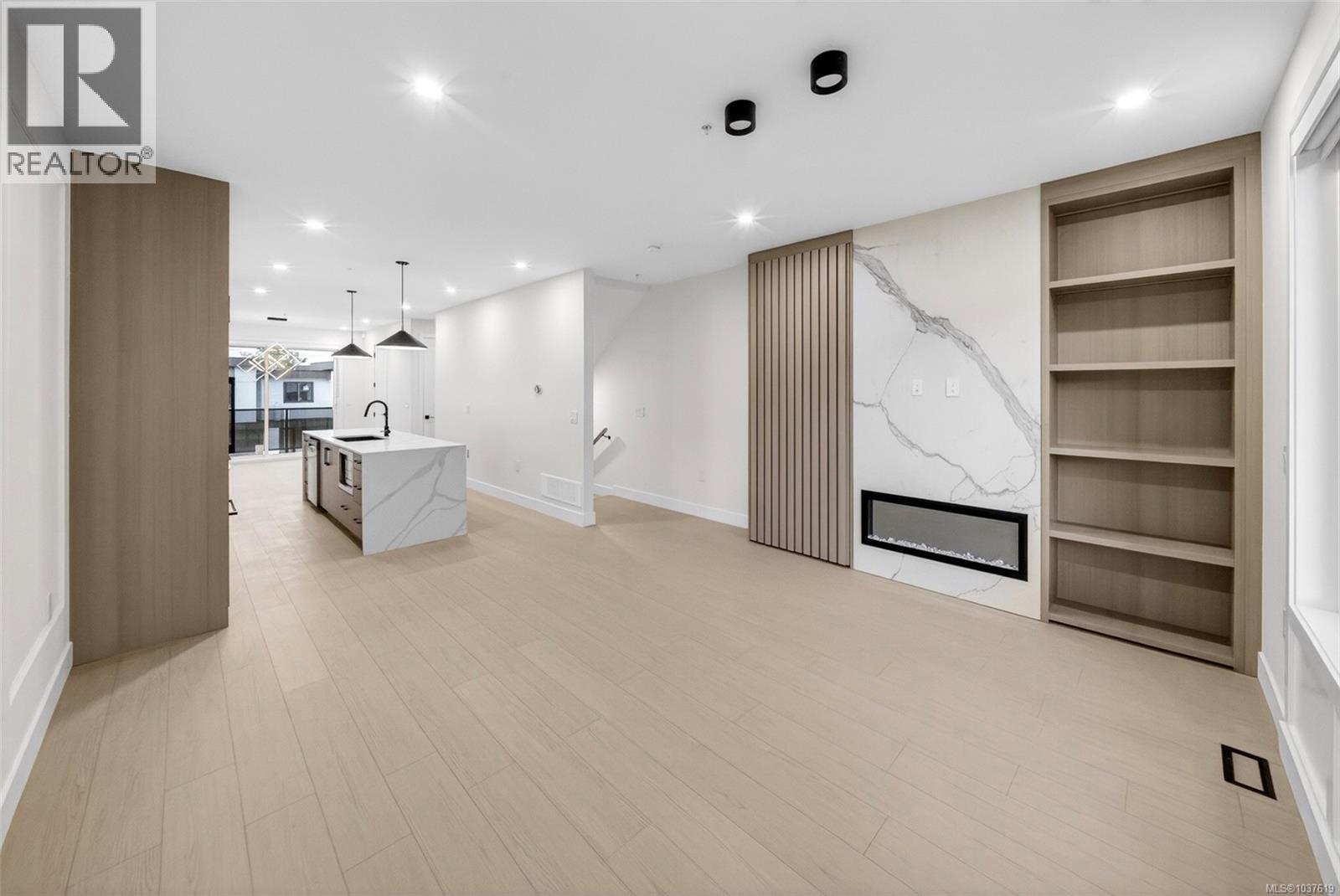 2122 Kingbird Dr - 12