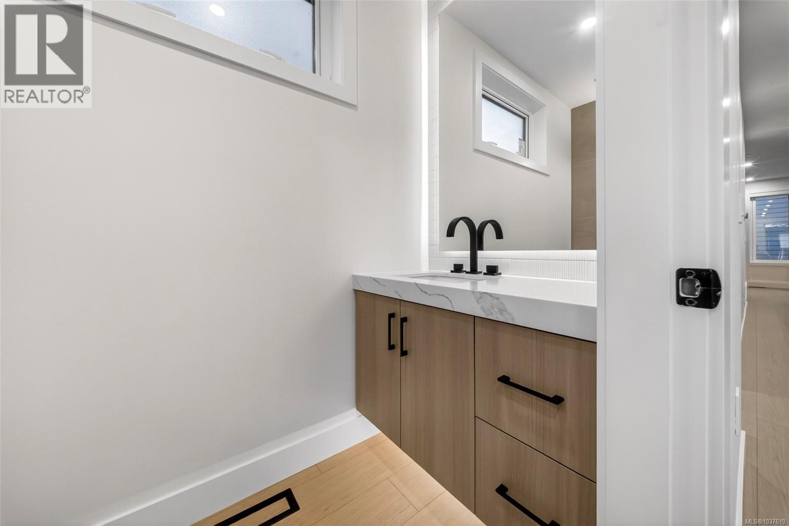 2122 Kingbird Dr - 27