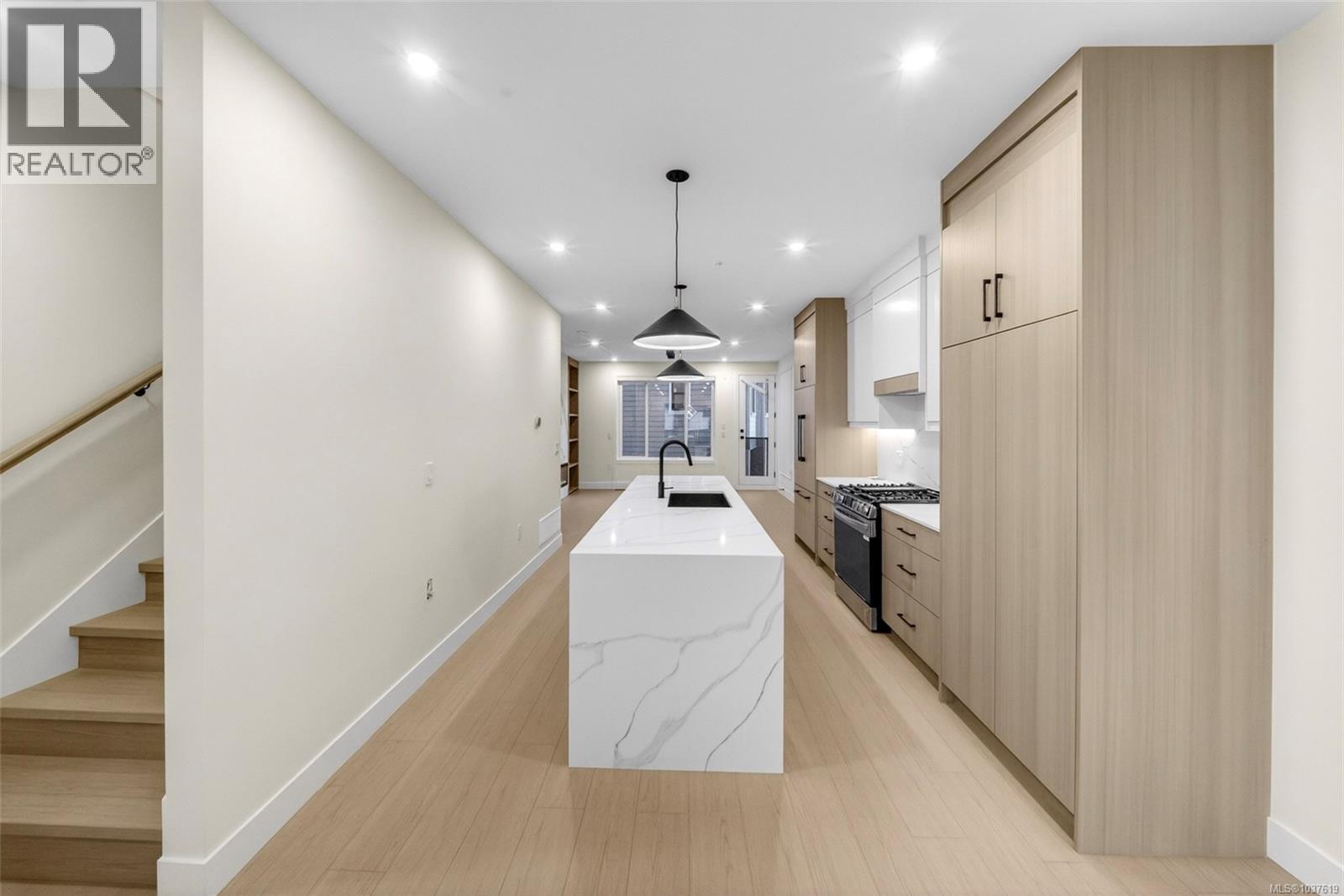 2122 Kingbird Dr - 10