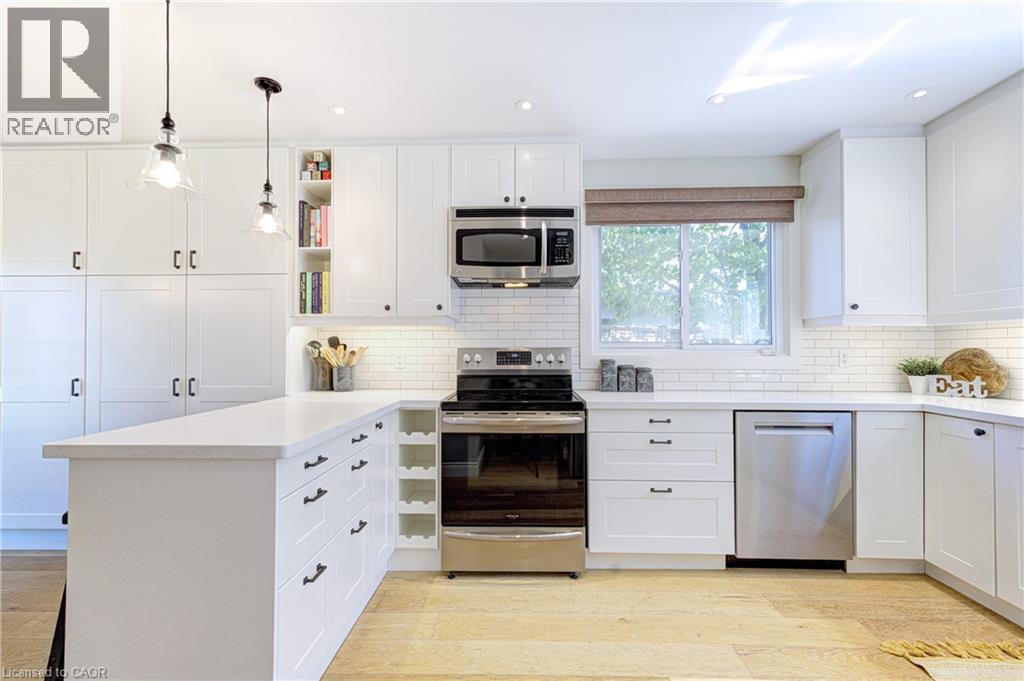 418 SOUTHLAND Crescent, Oakville, Ontario, L6L3N8 — Photo 5