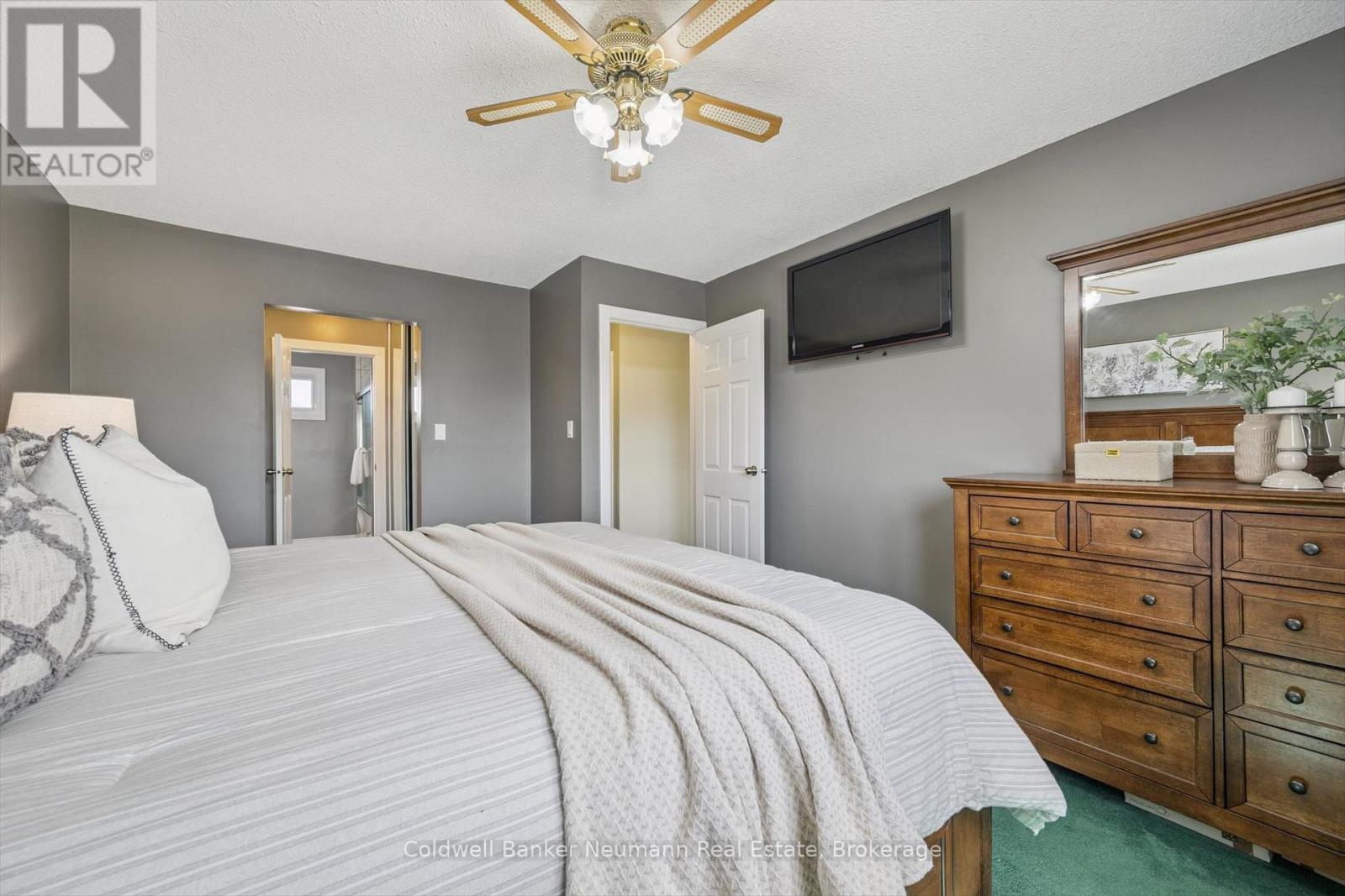 17 HISTON CRESCENT - 12