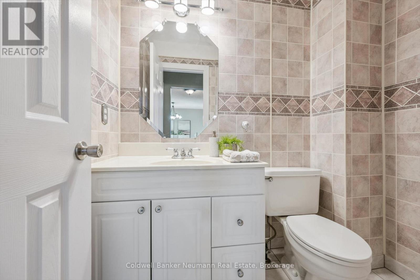 17 HISTON CRESCENT - 10