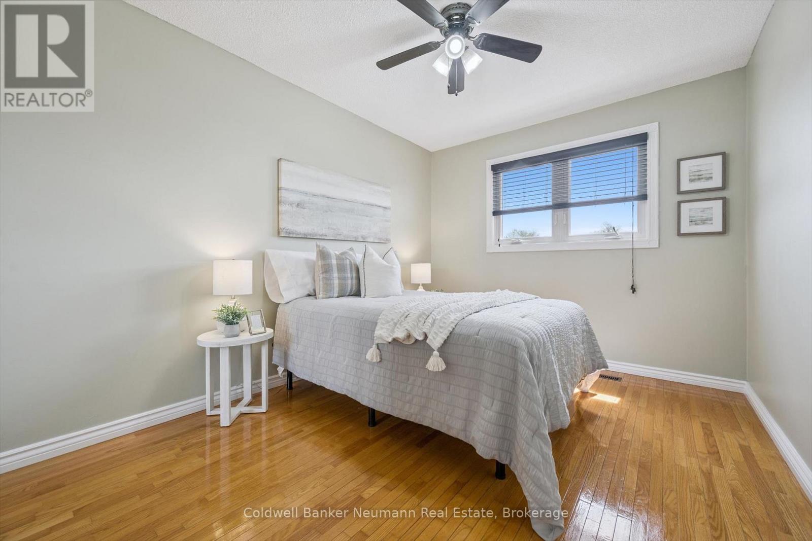 17 HISTON CRESCENT - 13