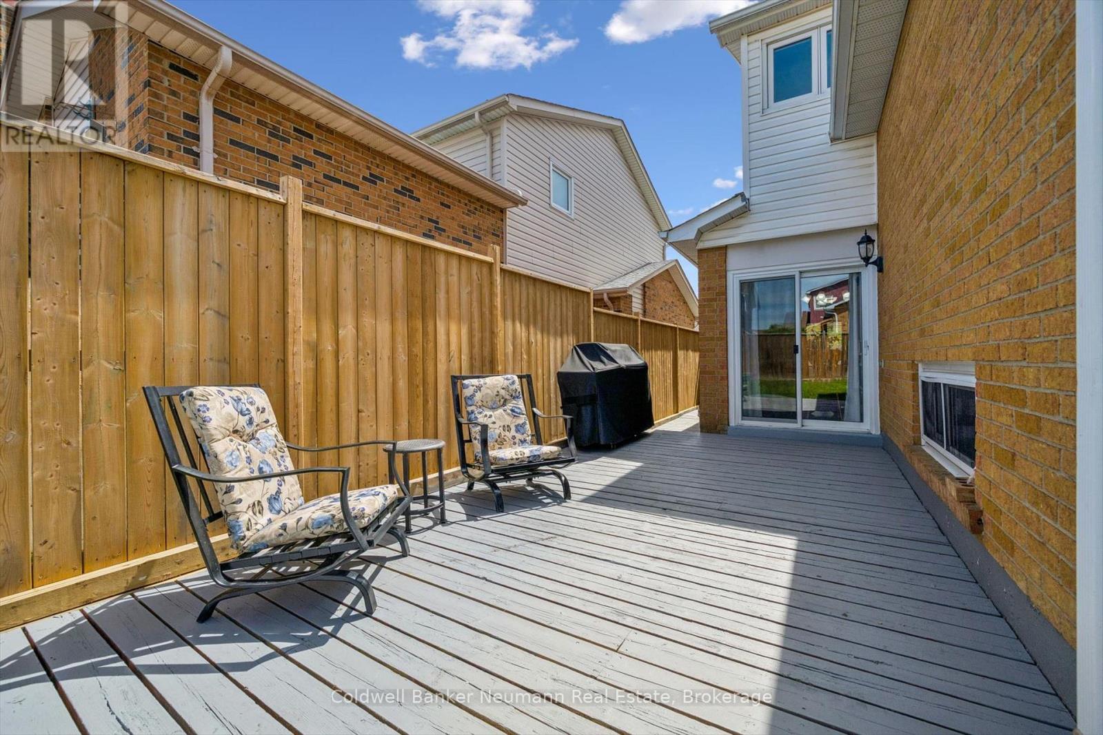 17 HISTON CRESCENT - 21