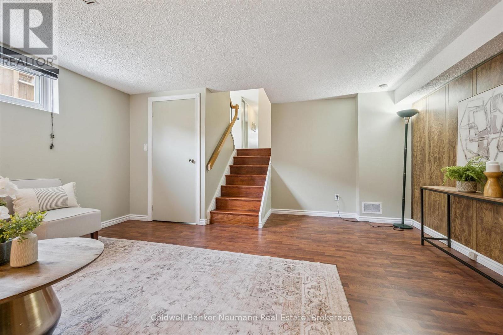17 HISTON CRESCENT - 34