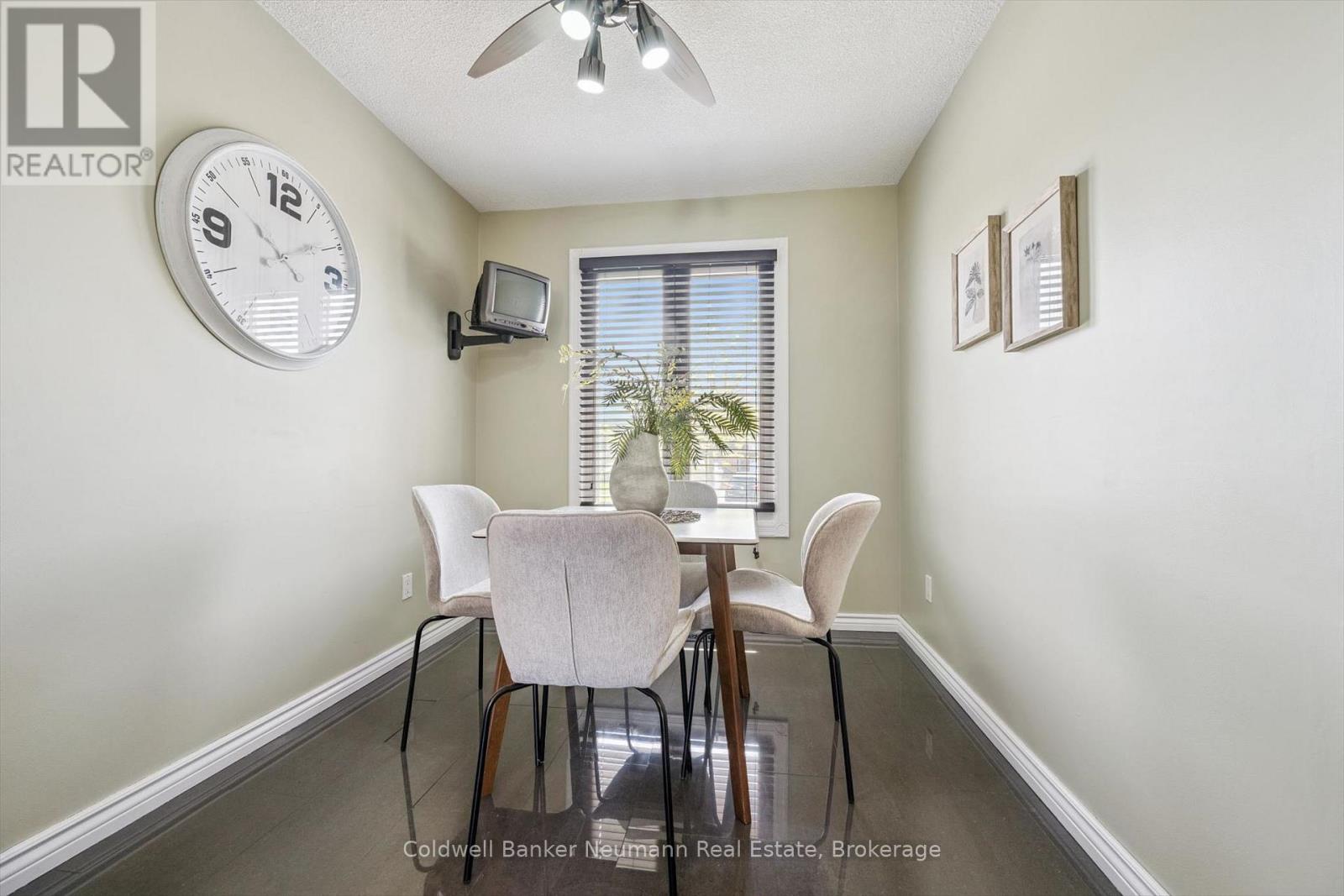 17 HISTON CRESCENT - 7