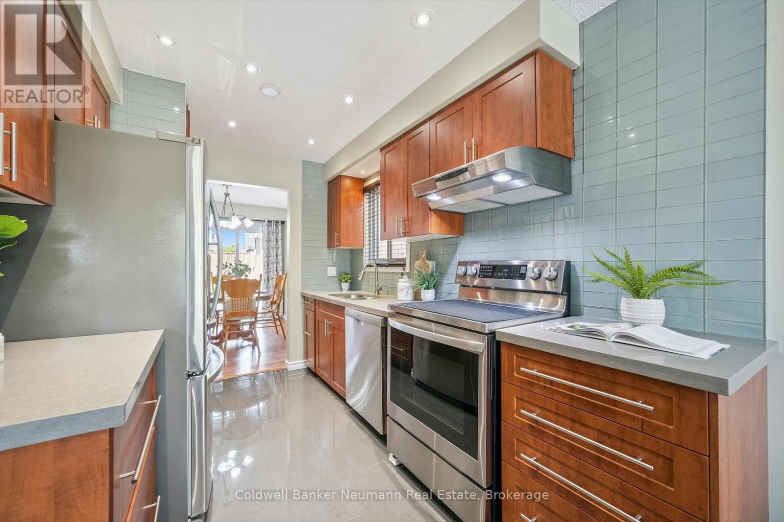 17 HISTON CRESCENT - 31