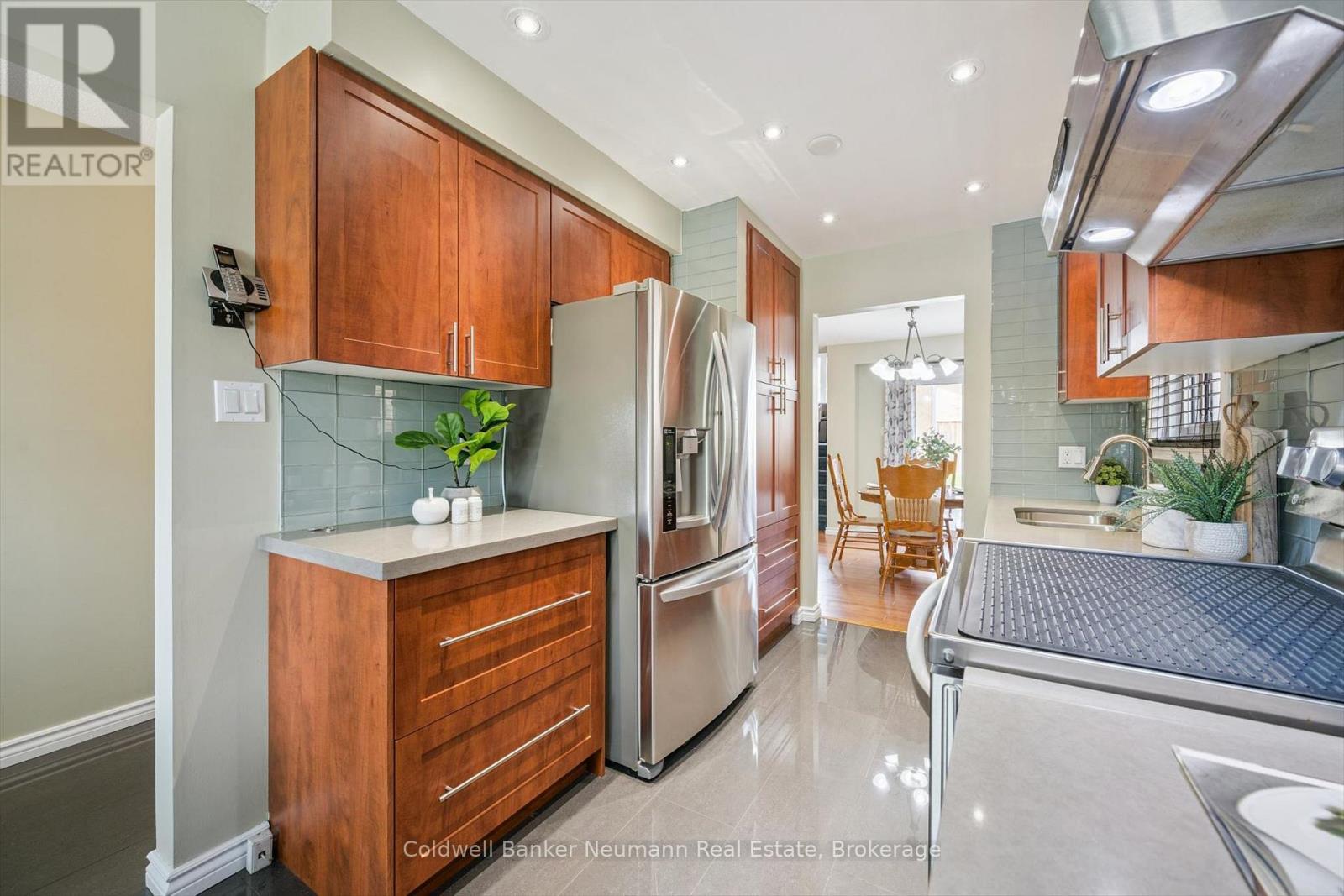 17 HISTON CRESCENT - 6