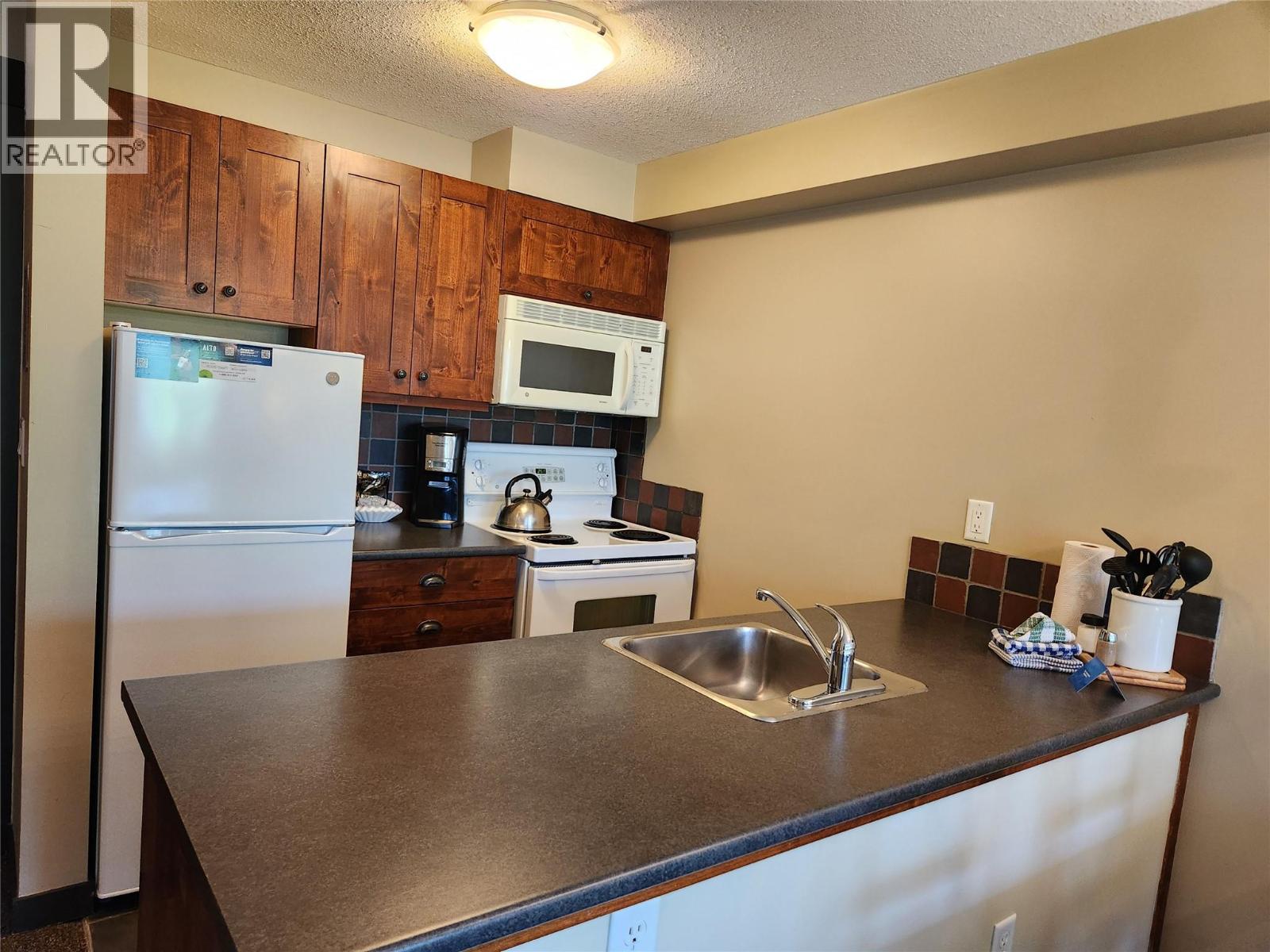 #305 2070 Summit Drive - 1