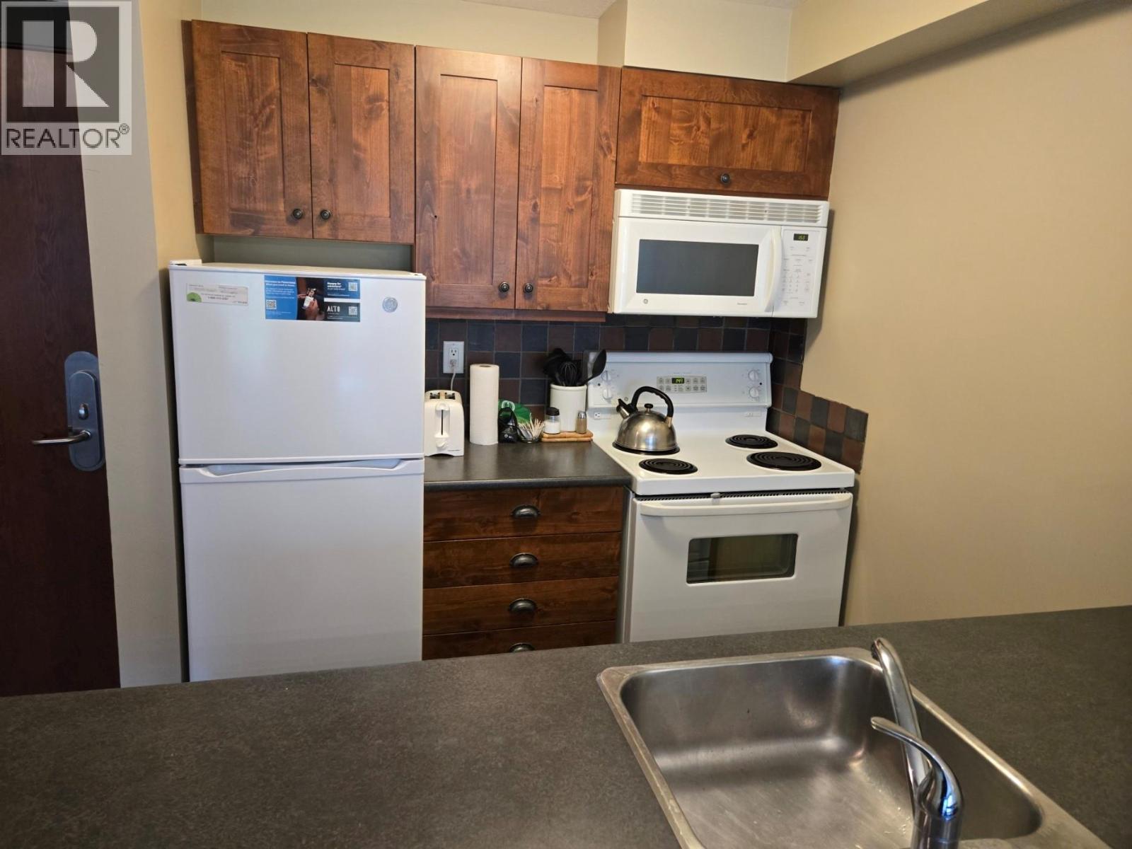 #305 2070 Summit Drive - 3