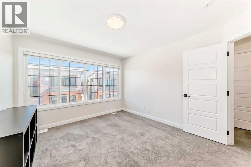 #323 81 Greenbriar Place NW - 15