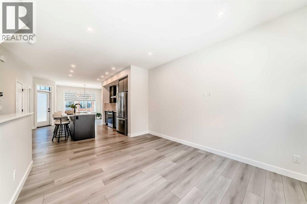 #323 81 Greenbriar Place NW - 13