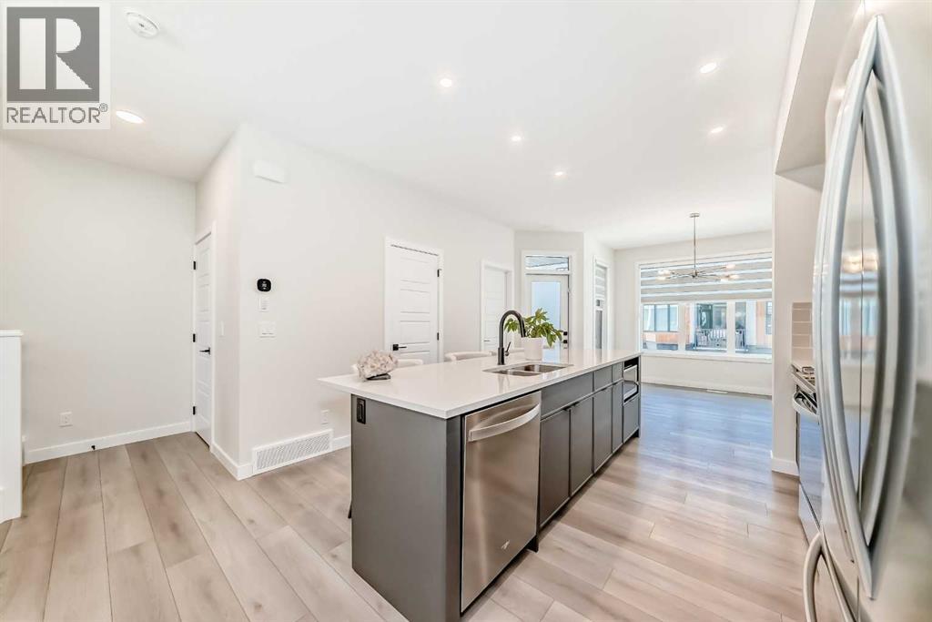 #323 81 Greenbriar Place NW - 30