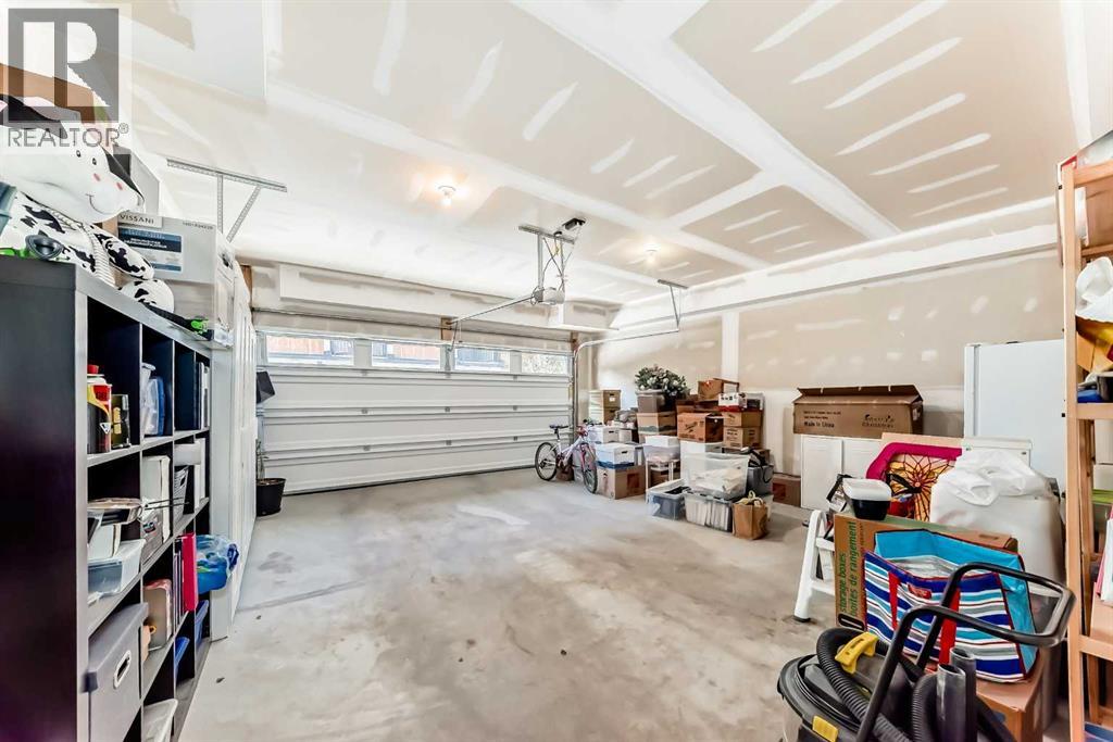 #323 81 Greenbriar Place NW - 27