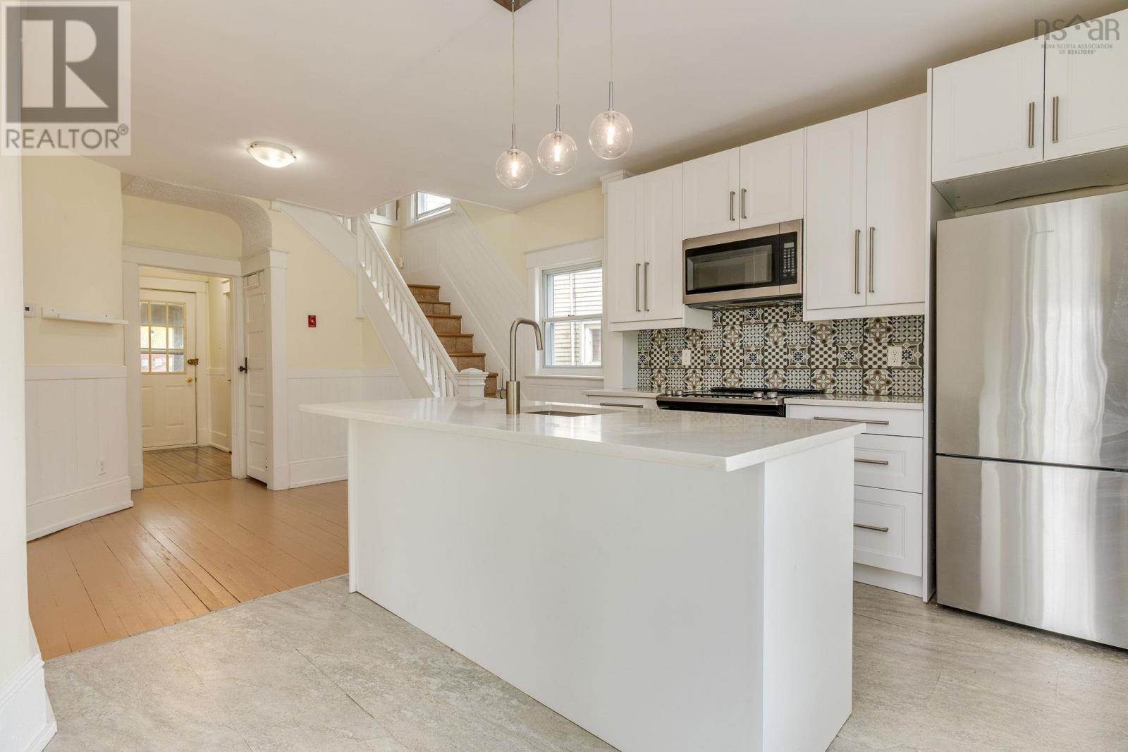 206 Pleasant Street - 36