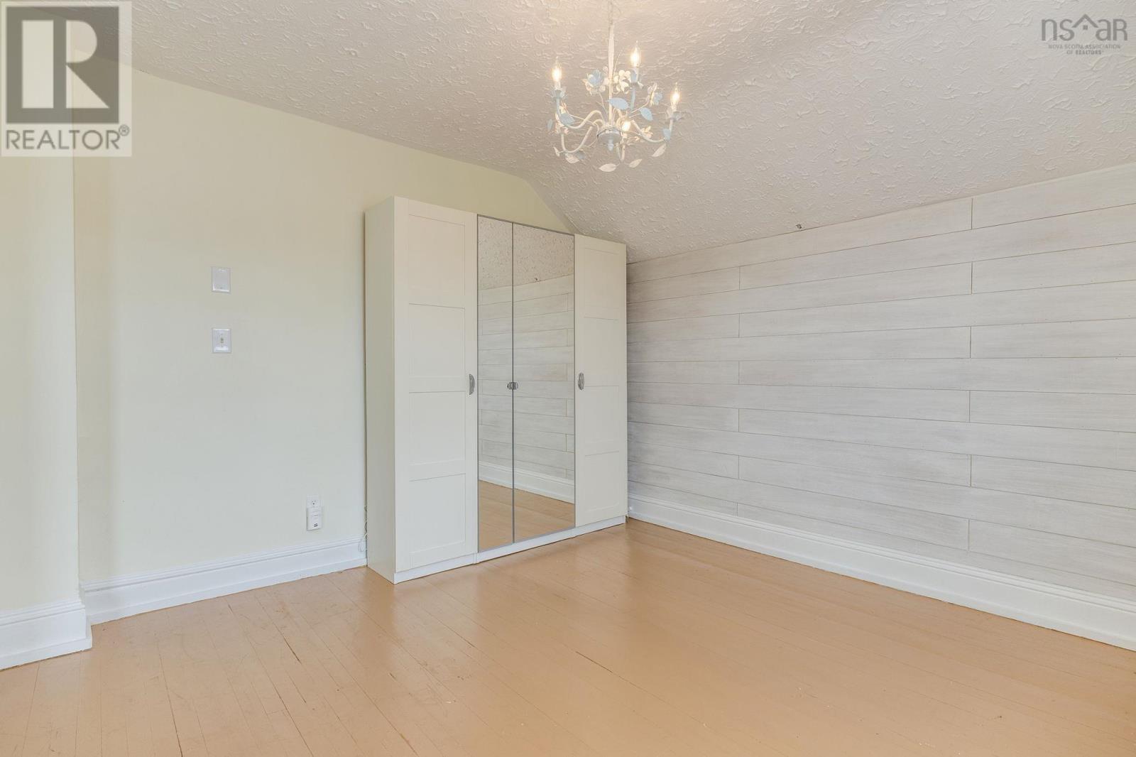 206 Pleasant Street - 50