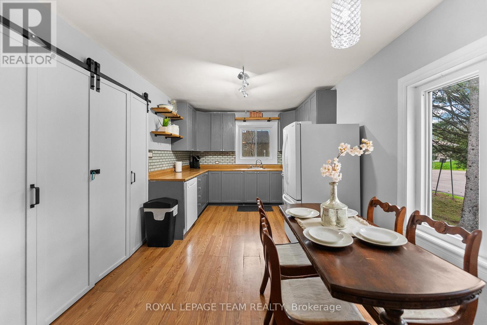 612 KAREN STREET - 12
