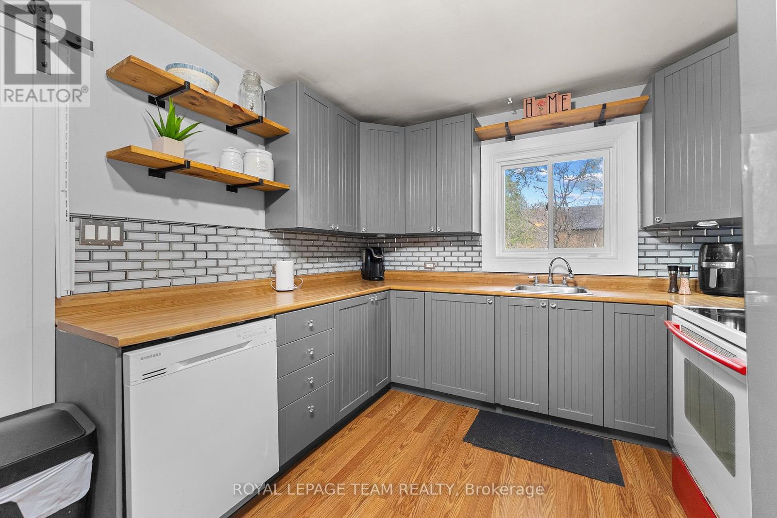 612 KAREN STREET - 14