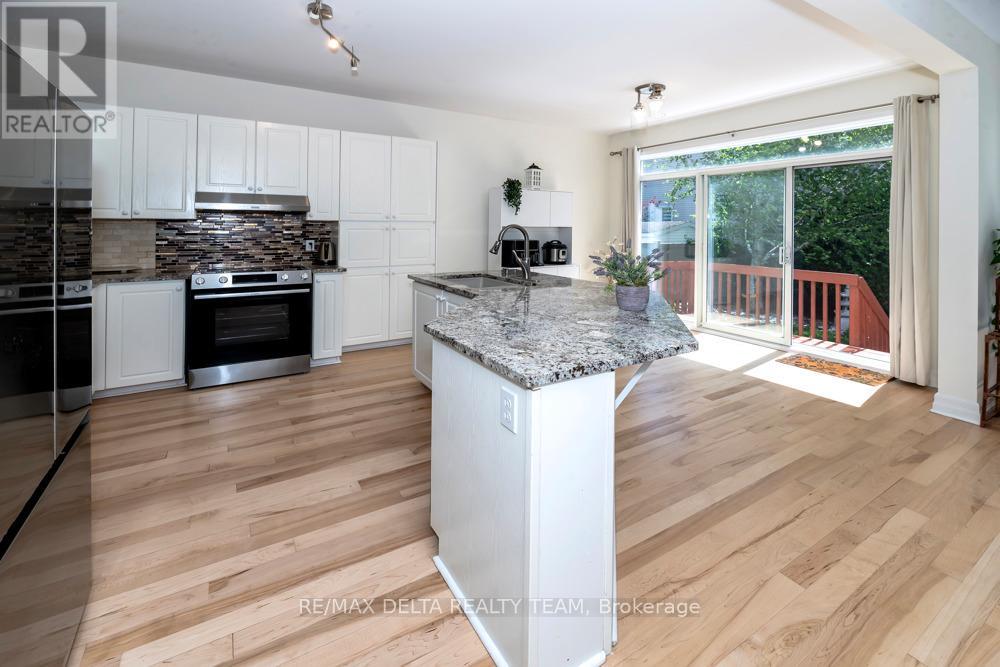 46 BIRCHFIELD AVE,  AVENUE - 11