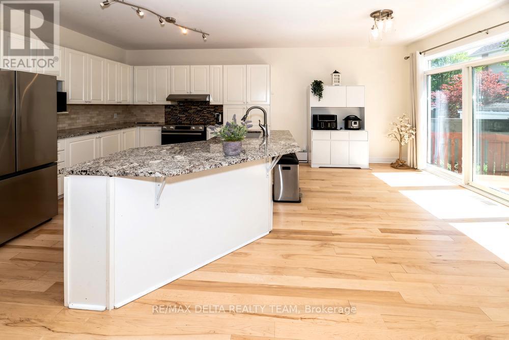 46 BIRCHFIELD AVE,  AVENUE - 12
