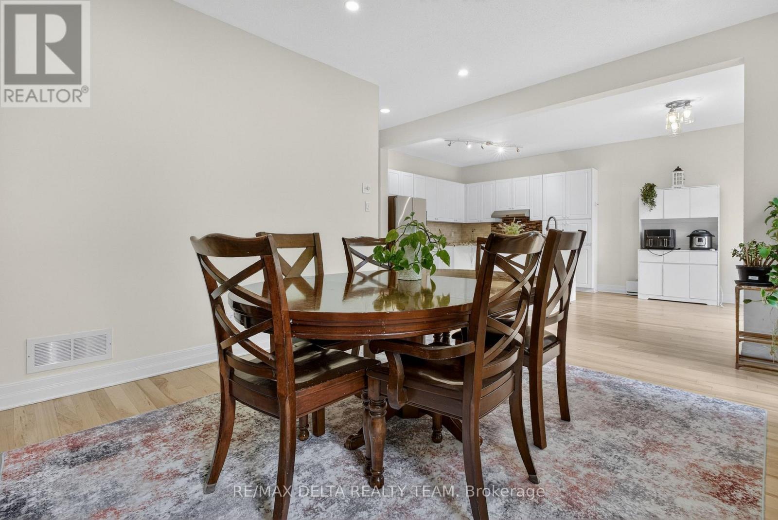 46 BIRCHFIELD AVE,  AVENUE - 21